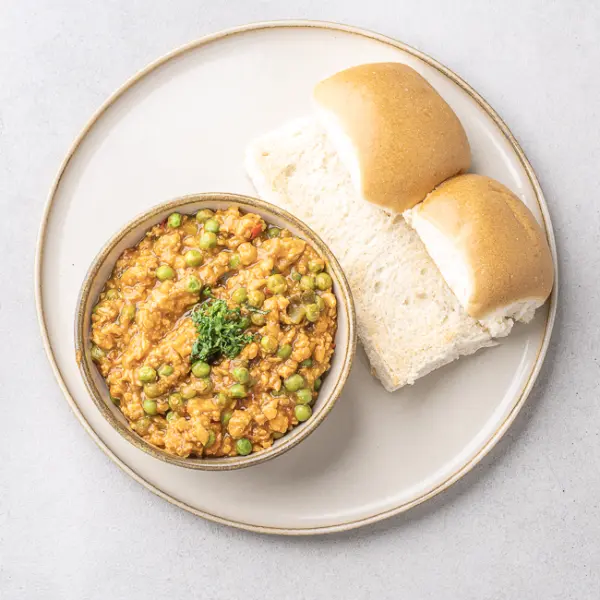Chicken Kheema Masala With Maska Pao